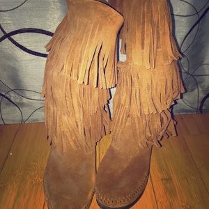 Minnetonka fringe boots